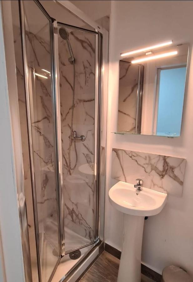 Hostal Vara Madrid Esterno foto