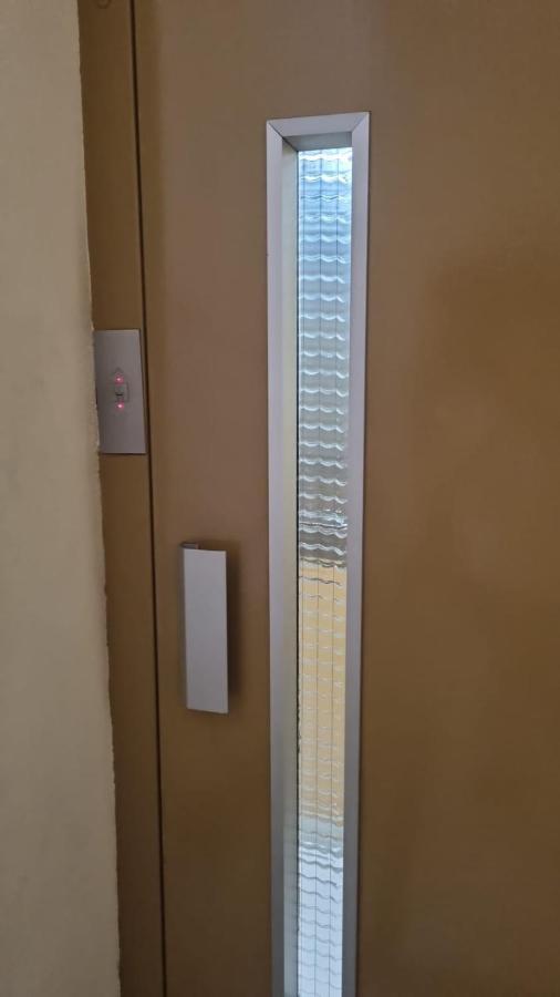 Hostal Vara Madrid Esterno foto
