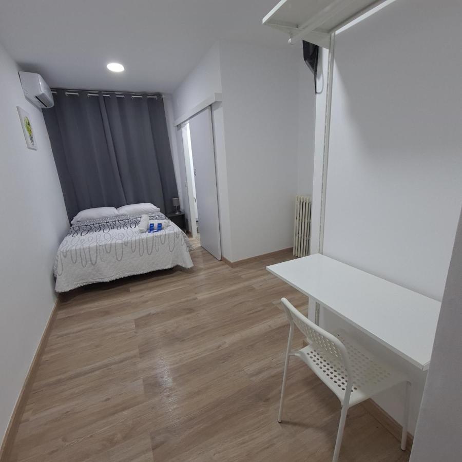 Hostal Vara Madrid Esterno foto