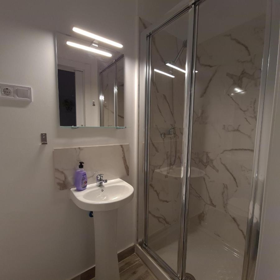 Hostal Vara Madrid Esterno foto