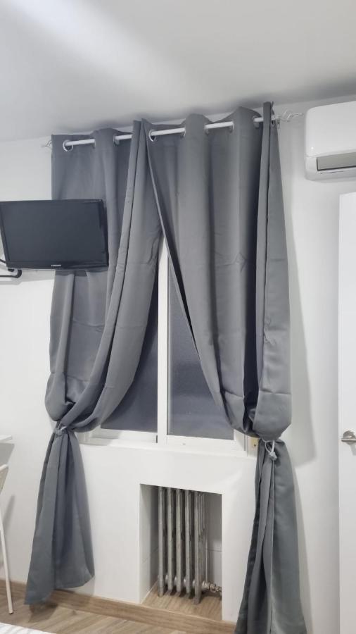 Hostal Vara Madrid Esterno foto