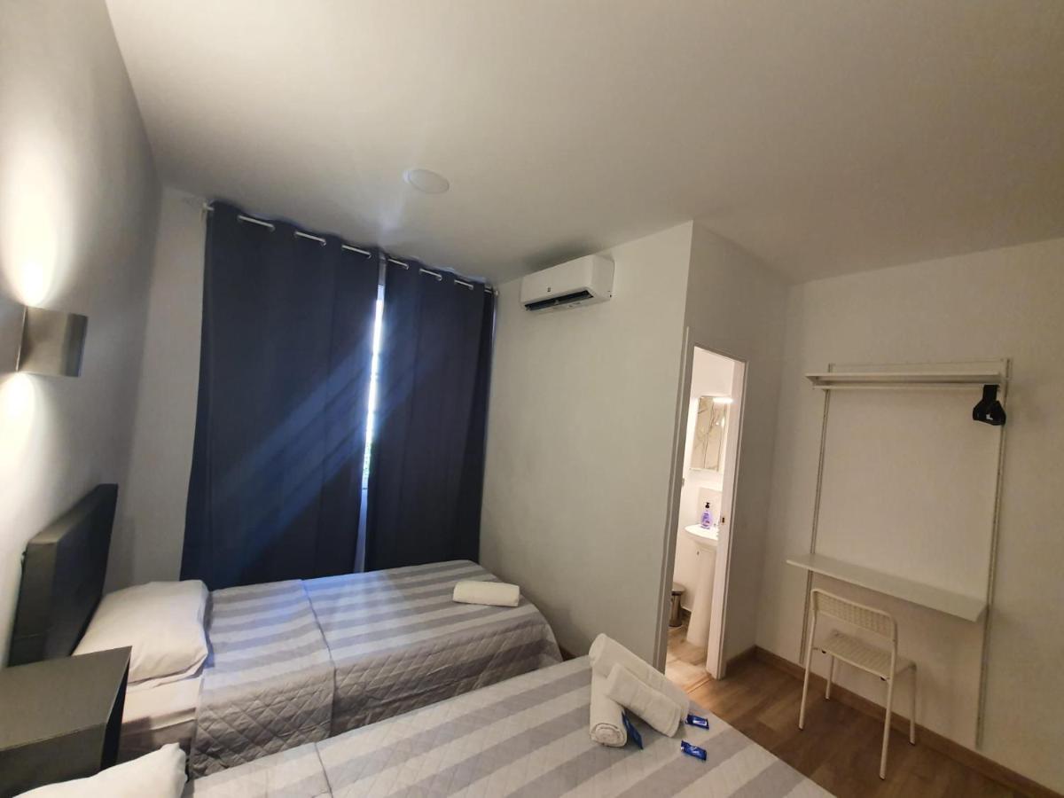 Hostal Vara Madrid Esterno foto