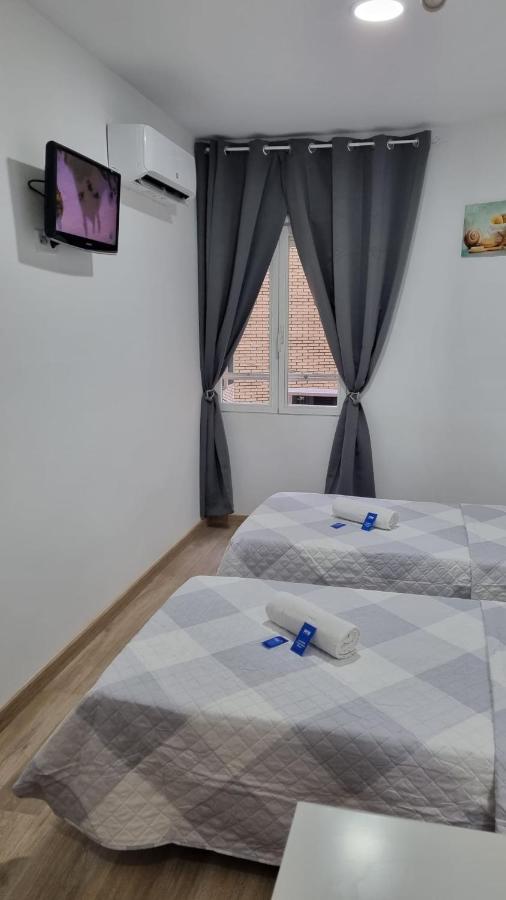 Hostal Vara Madrid Esterno foto